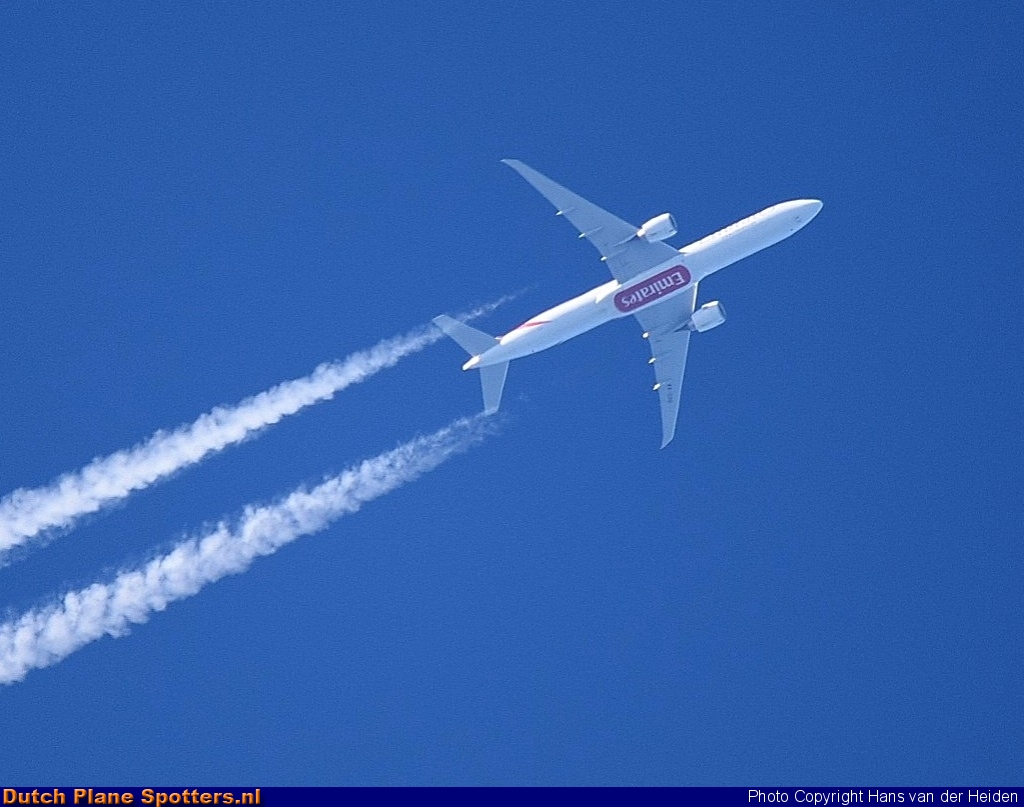 A6-EPE Boeing 777-300 Emirates by Hans van der Heiden