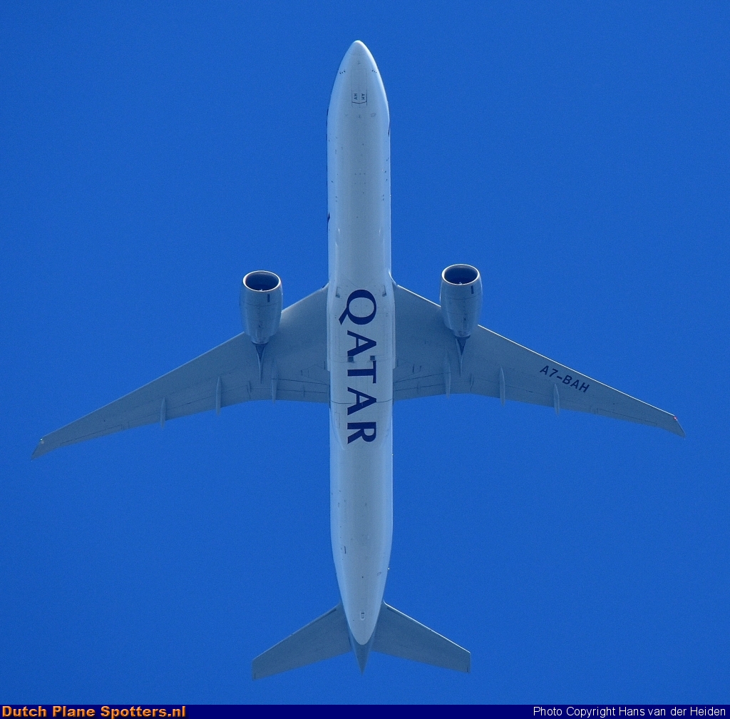 A7-BAH Boeing 777-300 Qatar Airways by Hans van der Heiden