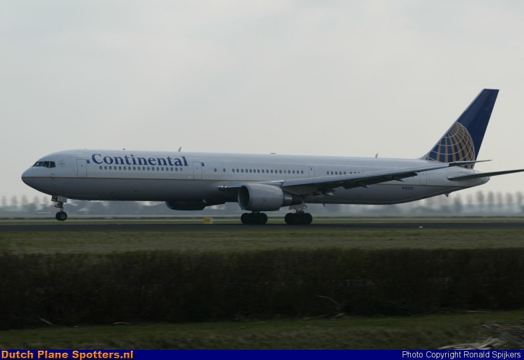 N76055 Boeing 767-400 Continental Airlines by Ronald Spijkers