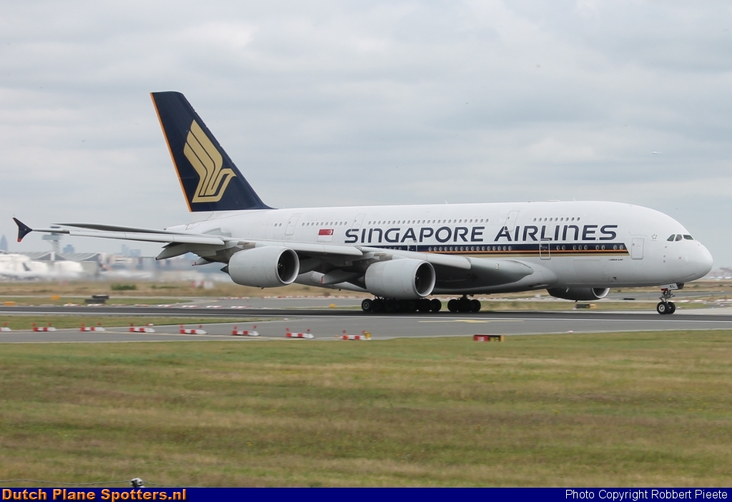 9V-SKL Airbus A380-800 Singapore Airlines by Robbert Pieete
