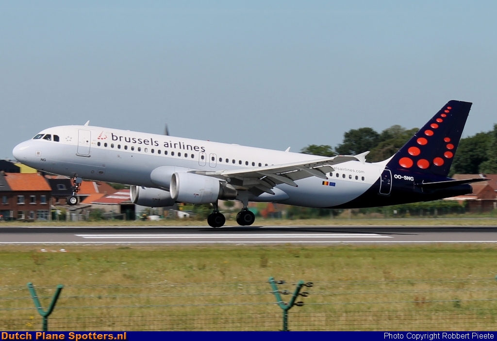 OO-SNG Airbus A320 Brussels Airlines by Robbert Pieete