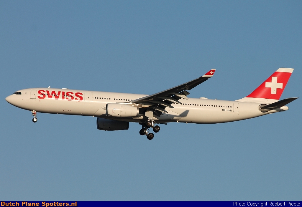 HB-JHN Airbus A330-300 Swiss International Air Lines by Robbert Pieete