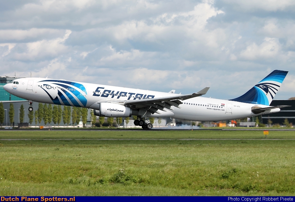 SU-GDS Airbus A330-300 Egypt Air by Robbert Pieete