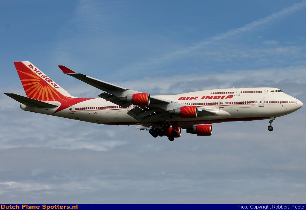 VT-EVA Boeing 747-400 Air India by Robbert Pieete