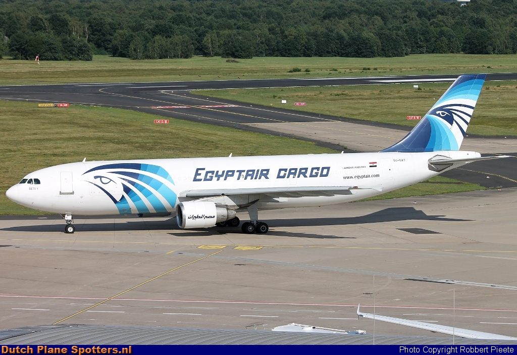 SU-GAY Airbus A300 EgyptAir Cargo by Robbert Pieete