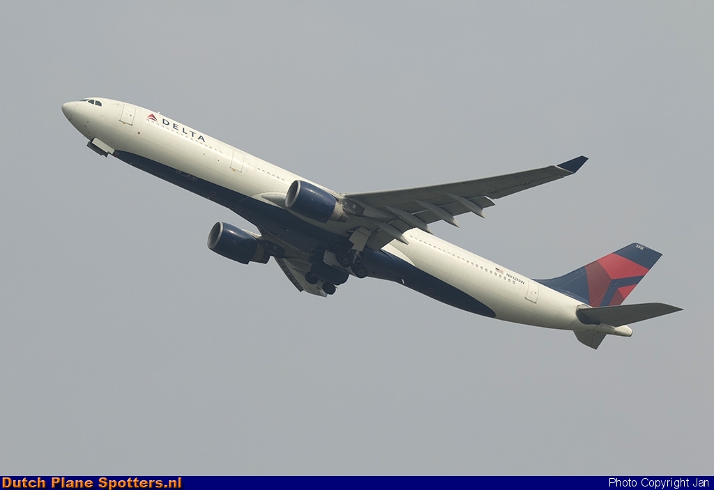 N812NW Airbus A330-300 Delta Airlines by Jan