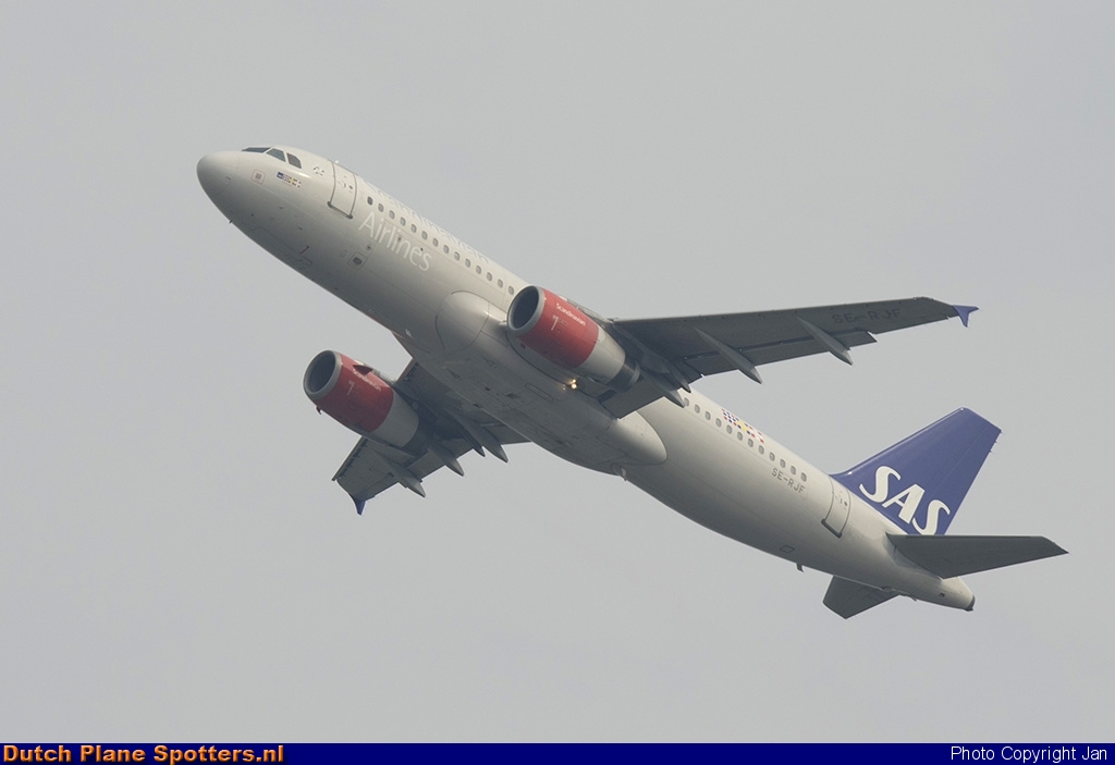 SE-RJF Airbus A320 SAS Scandinavian Airlines by Jan