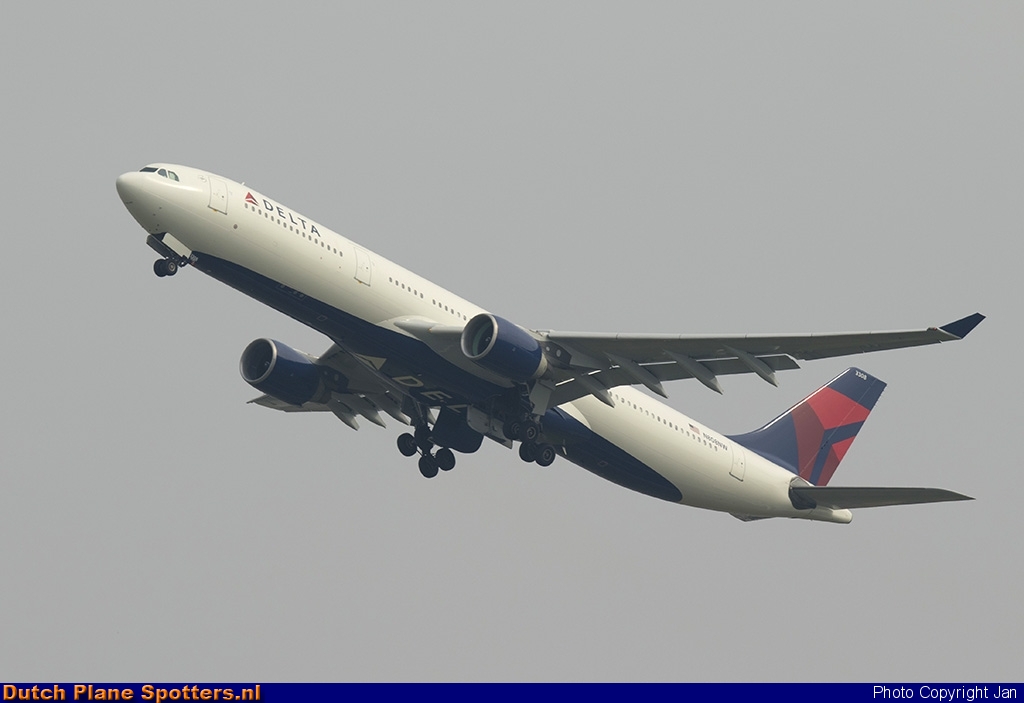 N808NW Airbus A330-300 Delta Airlines by Jan