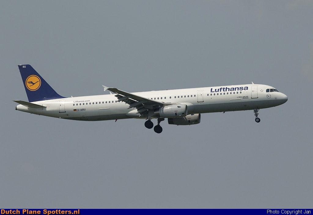 D-AIRU Airbus A321 Lufthansa by Jan