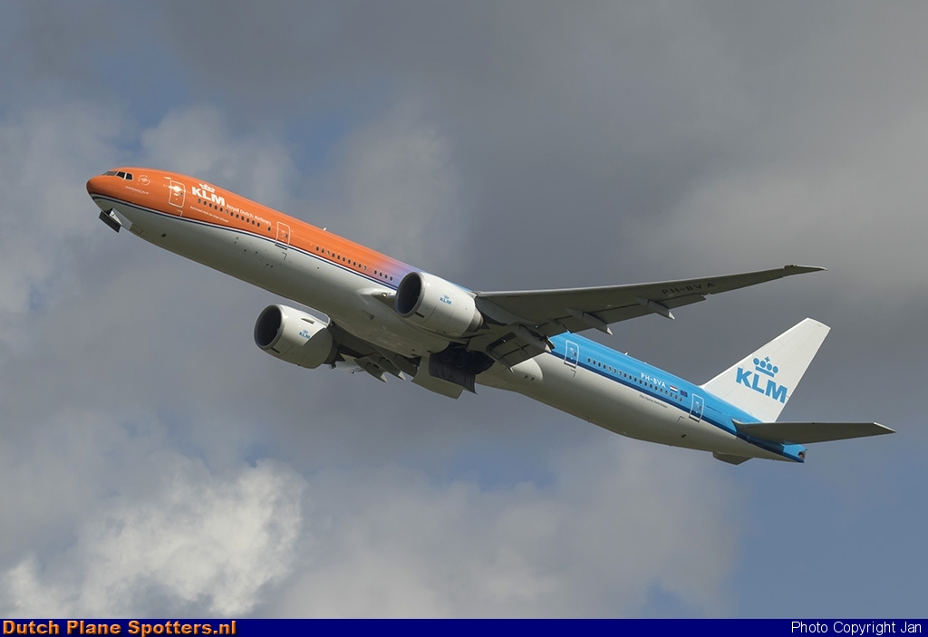 PH-BVA Boeing 777-300 KLM Royal Dutch Airlines by Jan