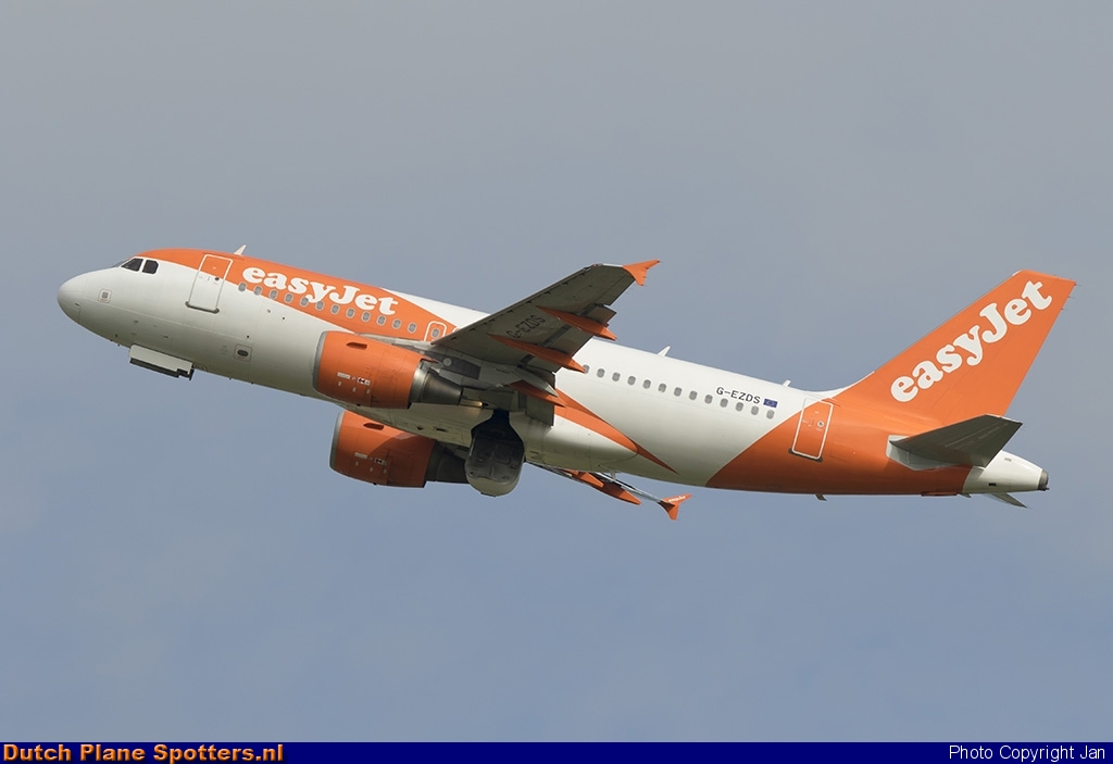 G-EZDS Airbus A319 easyJet by Jan
