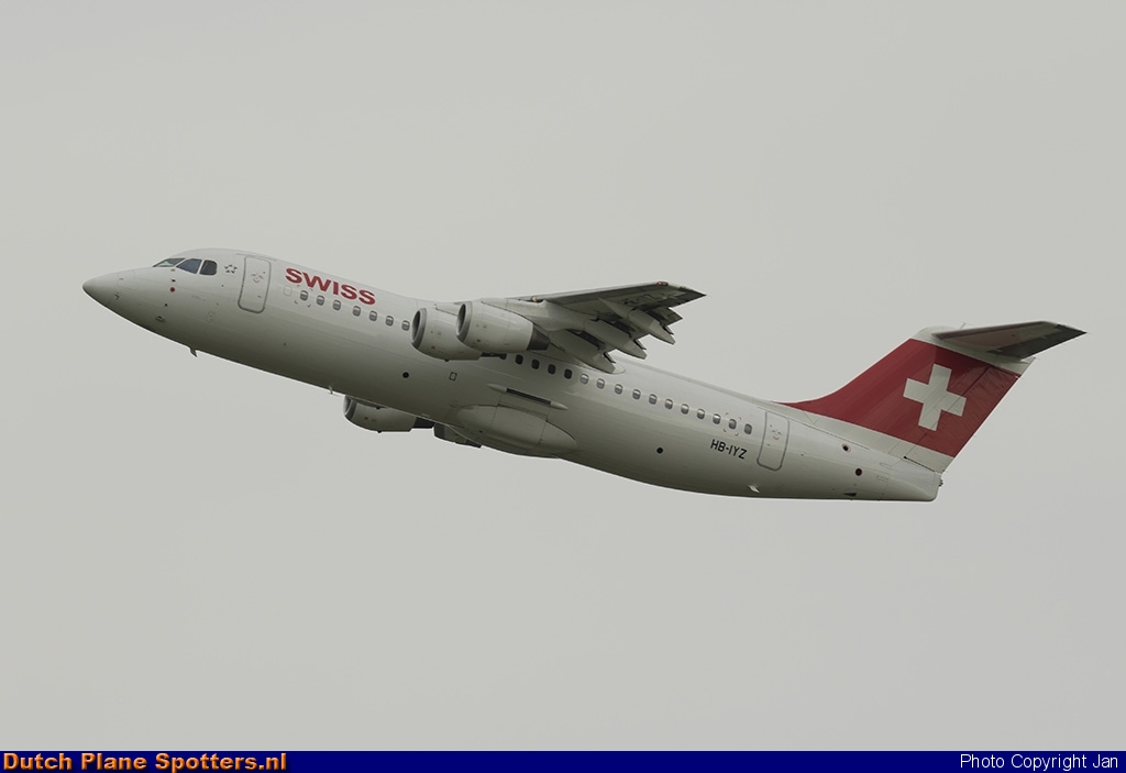 HB-IYZ BAe 146 Swiss International Air Lines by Jan