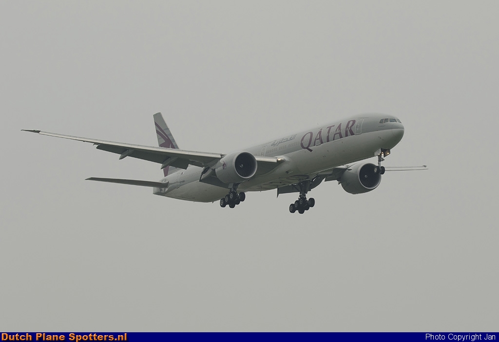 A7-BEB Boeing 777-300 Qatar Airways by Jan