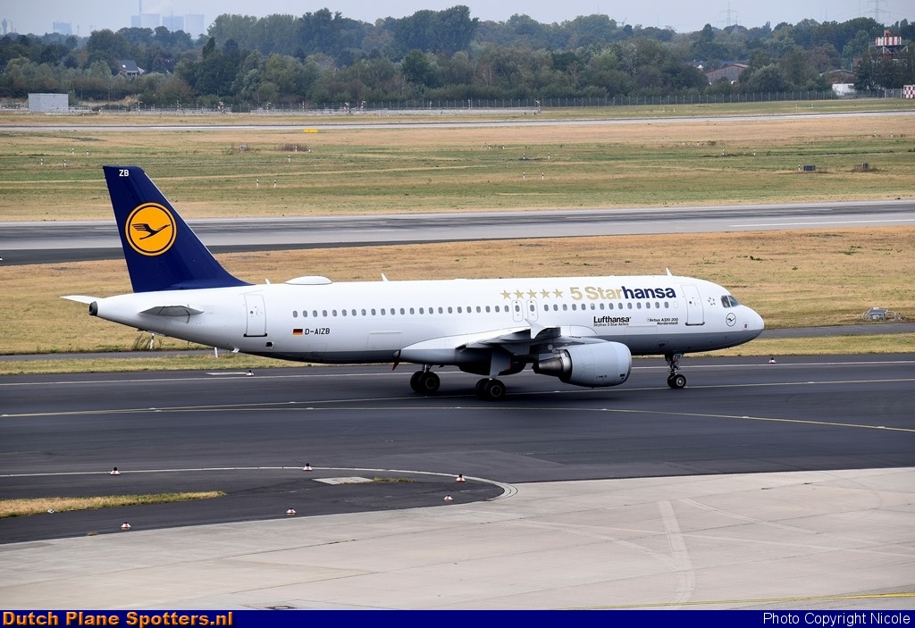 D-AIZB Airbus A320 Lufthansa by Nicole