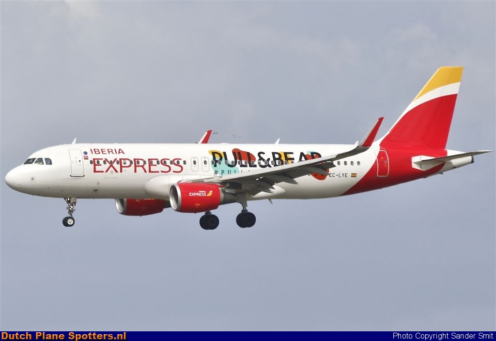EC-LYE Airbus A320 Iberia Express by Sander Smit