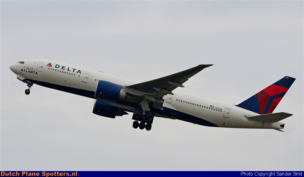 N702DN Boeing 777-200 Delta Airlines by Sander Smit