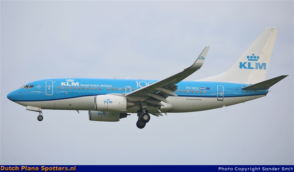 PH-BGL Boeing 737-700 KLM Royal Dutch Airlines by Sander Smit
