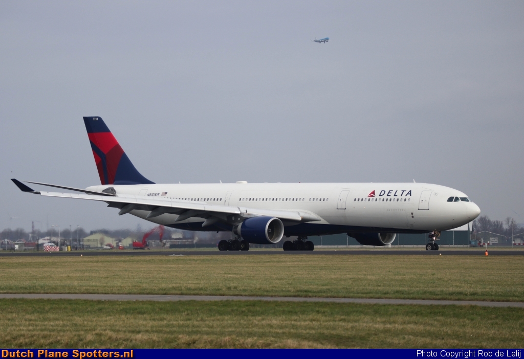N810NW Airbus A330-300 Delta Airlines by Rob de Lelij