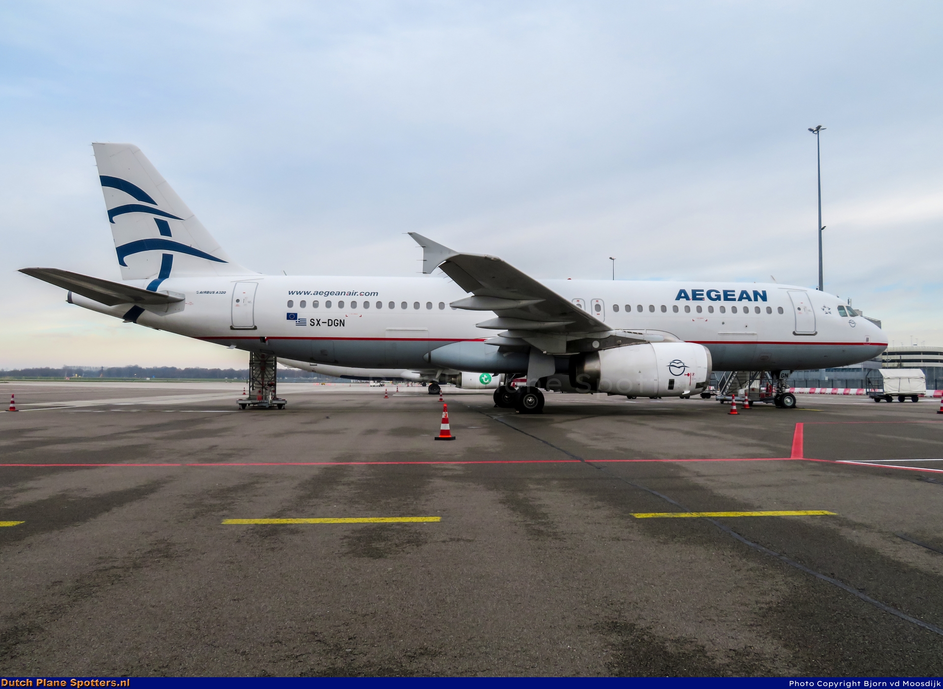 SX-DGN Airbus A320 Aegean Airlines by Bjorn van de Moosdijk