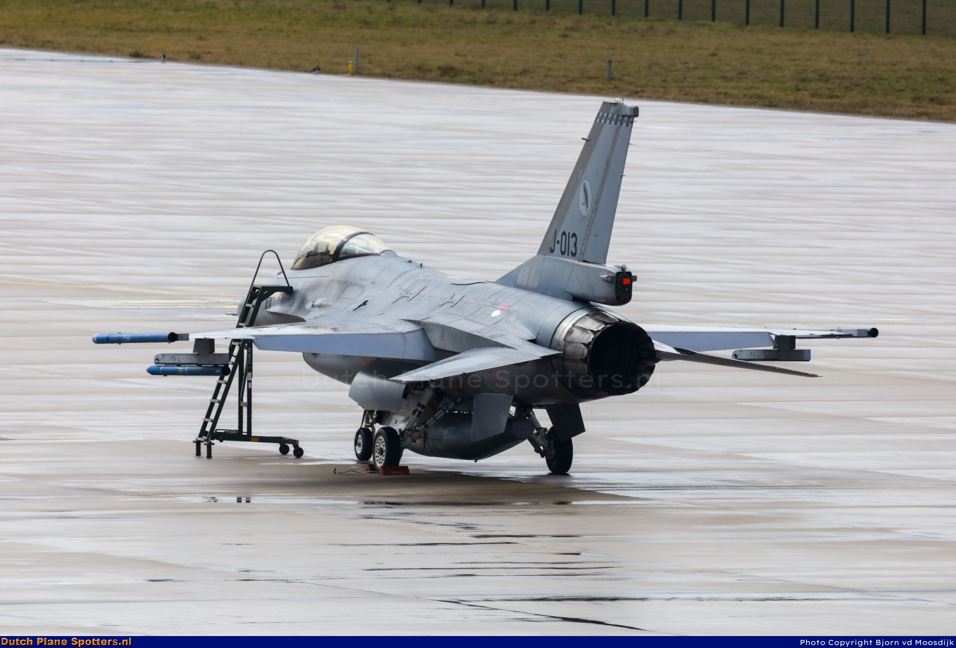 J-013 General Dynamics F-16 Fighting Falcon MIL - Dutch Royal Air Force by Bjorn van de Moosdijk