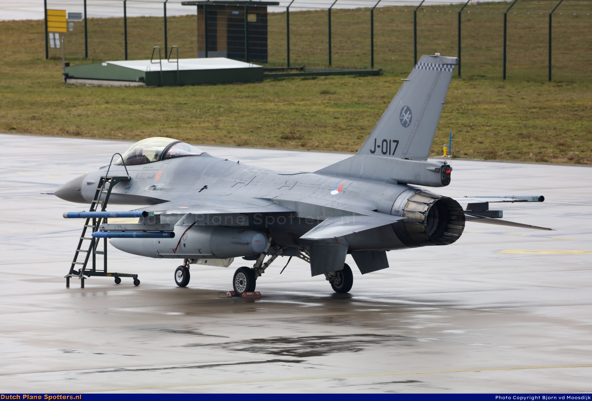 J-017 General Dynamics F-16 Fighting Falcon MIL - Dutch Royal Air Force by Bjorn van de Moosdijk