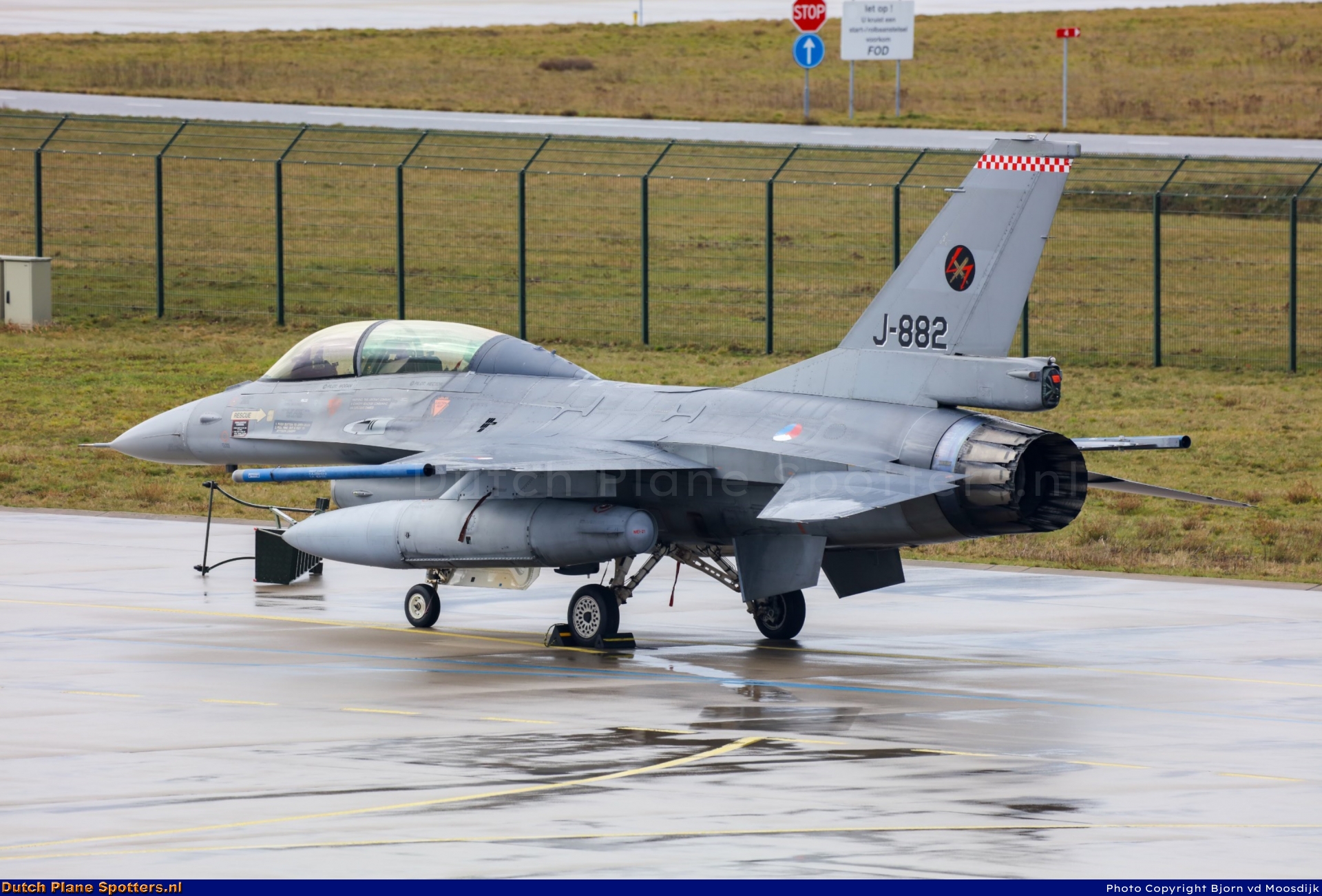 J-882 General Dynamics F-16 Fighting Falcon MIL - Dutch Royal Air Force by Bjorn van de Moosdijk