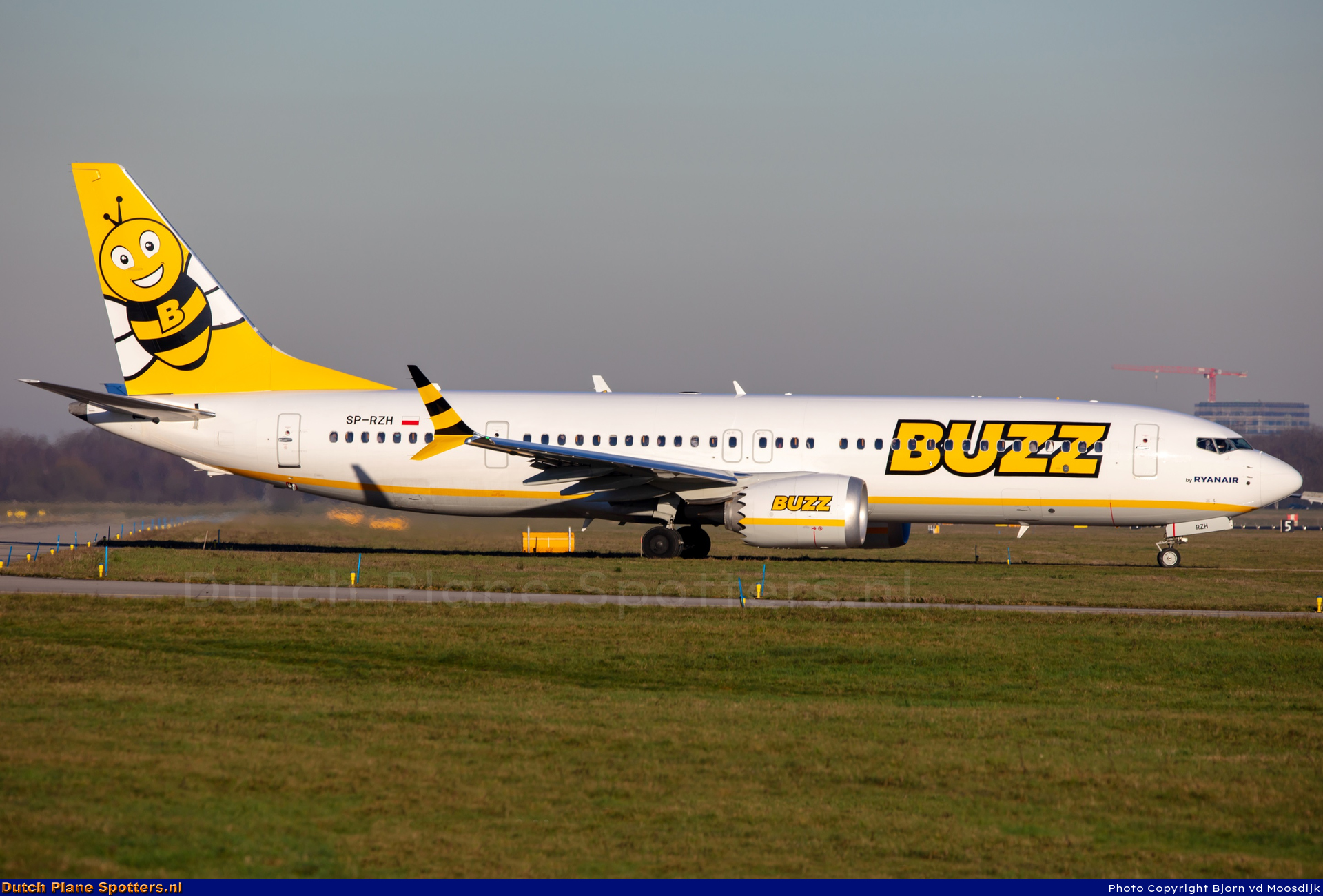 SP-RZH Boeing 737 MAX 8-200 Buzz (Ryanair) by Bjorn van de Moosdijk