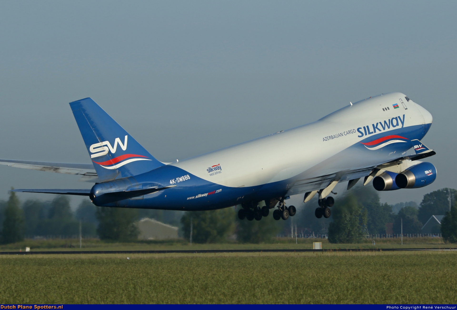 4K-SW888 Boeing 747-400 Silk Way Airlines by René Verschuur