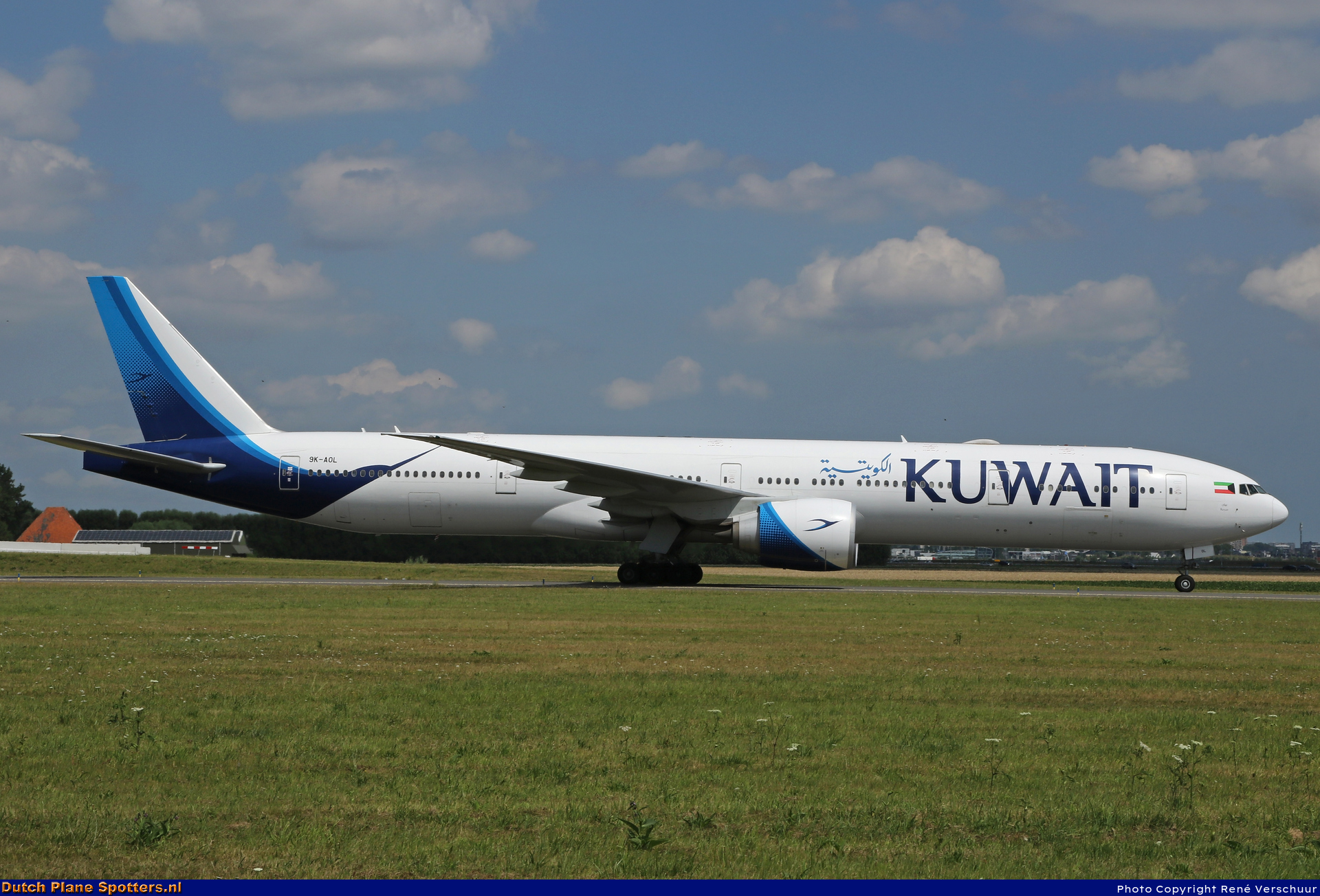 9K-AOL Boeing 777-300 Kuwait Airways by René Verschuur