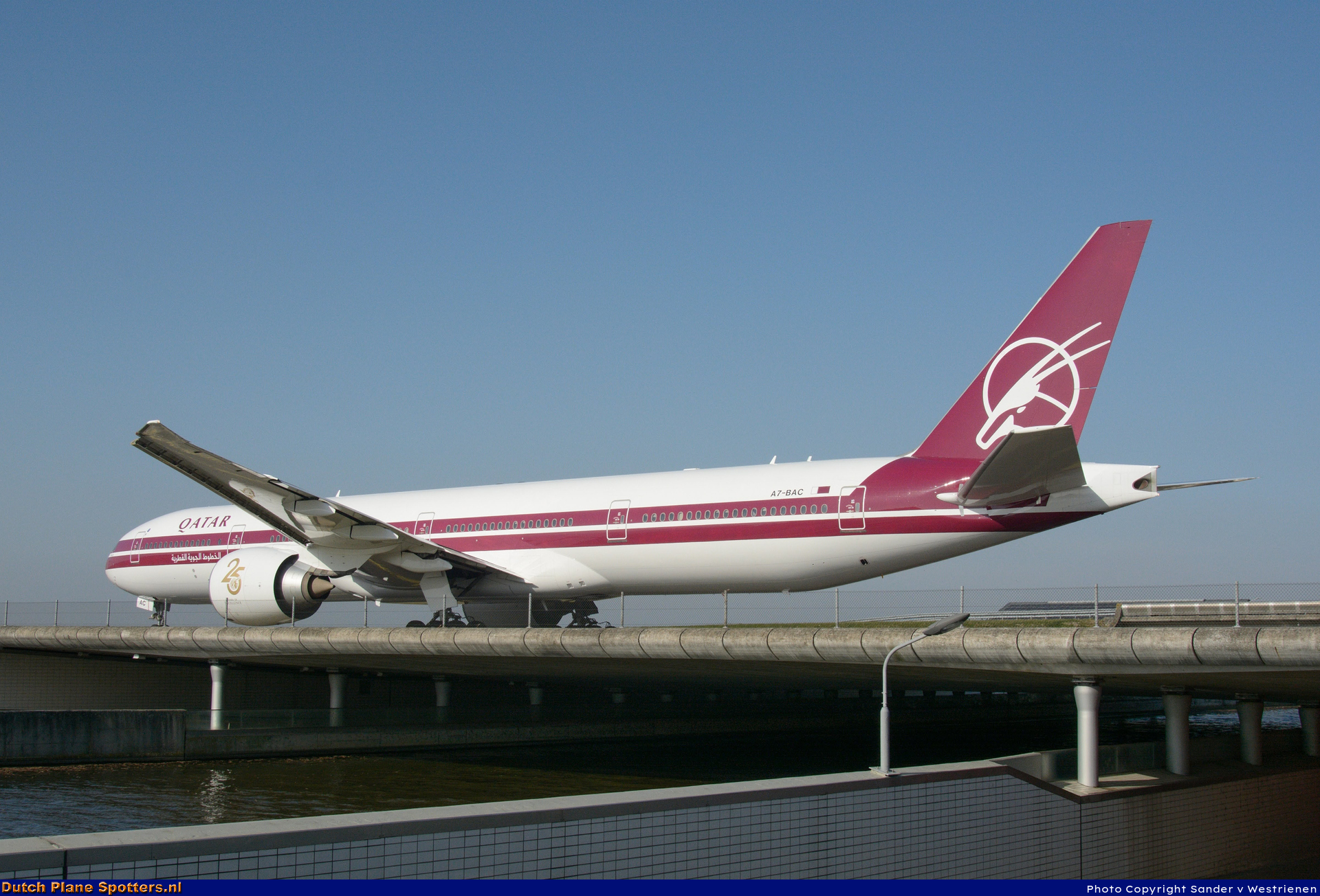 A7-BAC Boeing 777-300 Qatar Airways by Sander v Westrienen