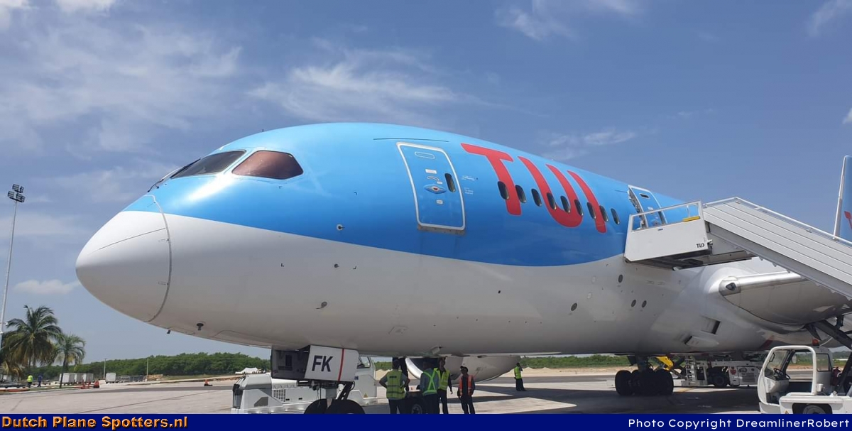 PH-TFK Boeing 787-8 Dreamliner TUI Airlines Netherlands by DreamlinerRobert