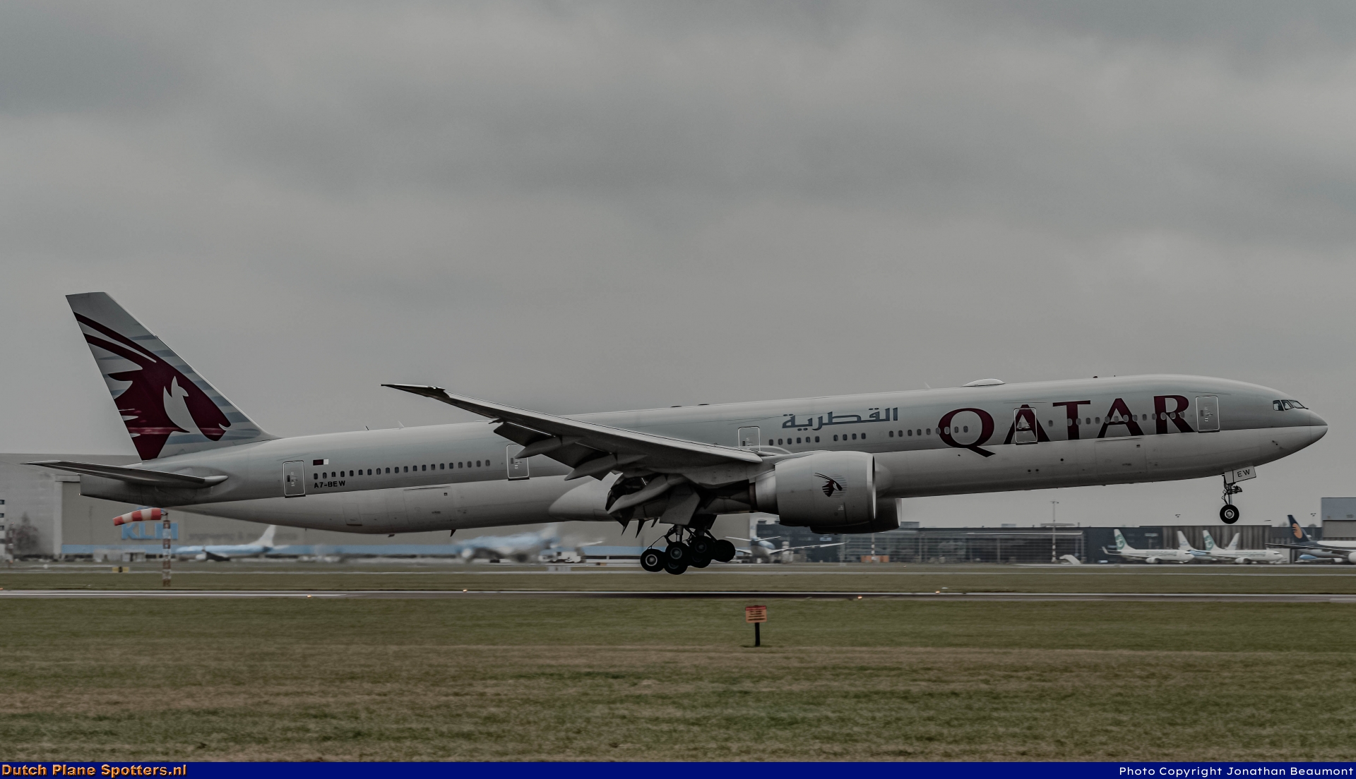 A7-BEW Boeing 777-300 Qatar Airways by Jonathan Beaumont