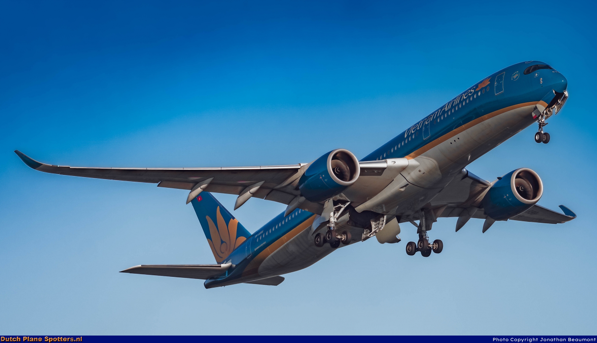 VN-A898 Airbus A350-900 Vietnam Airlines by Jonathan Beaumont