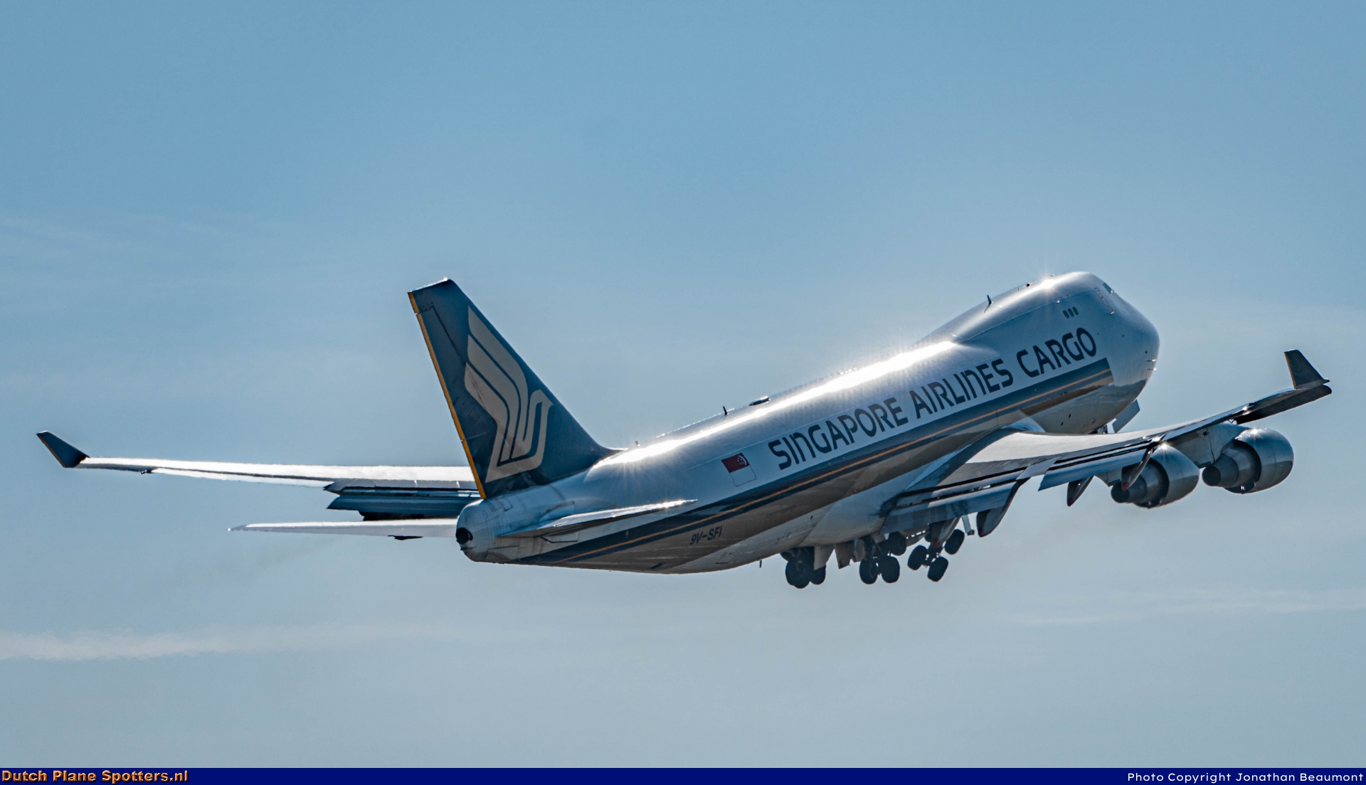 9V-SFI Boeing 747-400 Singapore Airlines Cargo by Jonathan Beaumont