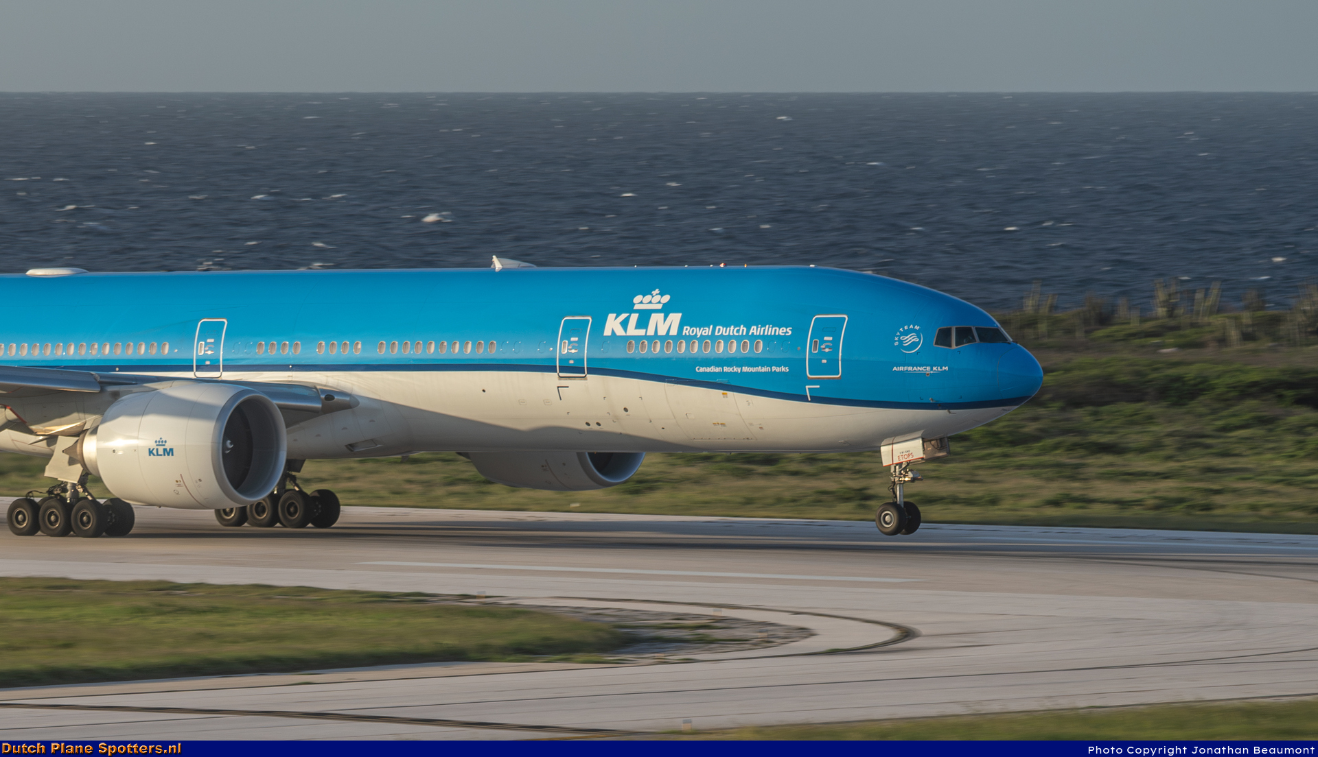 PH-BVW Boeing 777-300 KLM Royal Dutch Airlines by Jonathan Beaumont