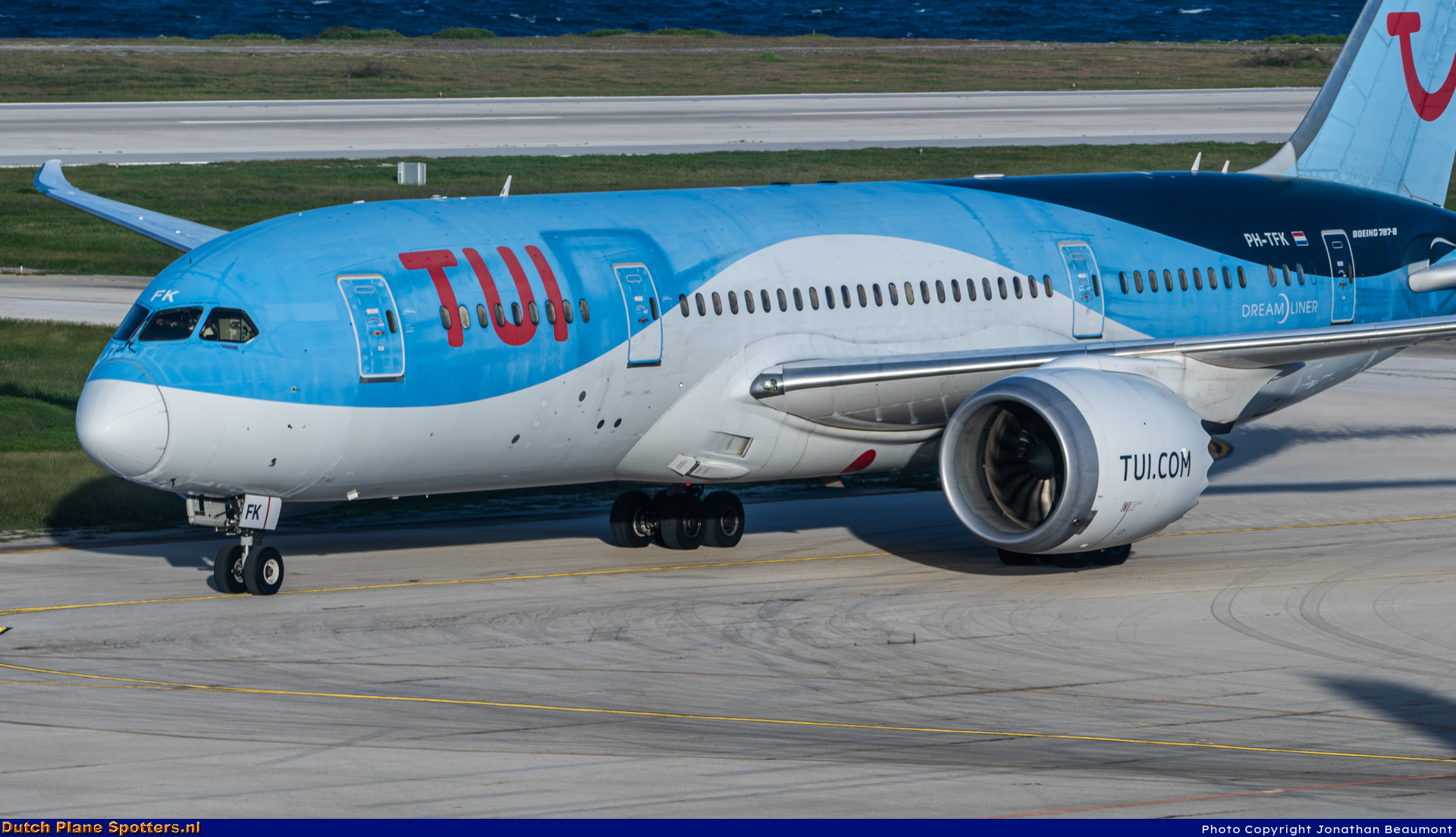PH-TFK Boeing 787-8 Dreamliner TUI Airlines Netherlands by Jonathan Beaumont