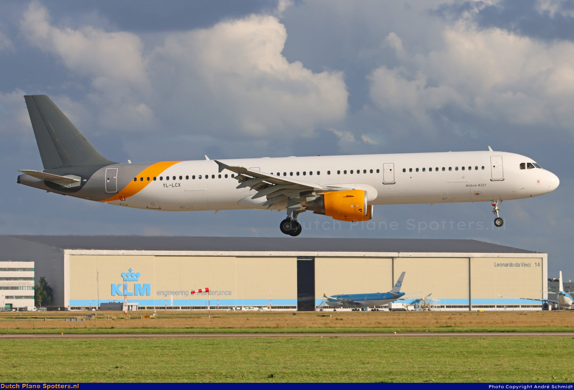 YL-LCX Airbus A321 SmartLynx Airlines by André Schmidt
