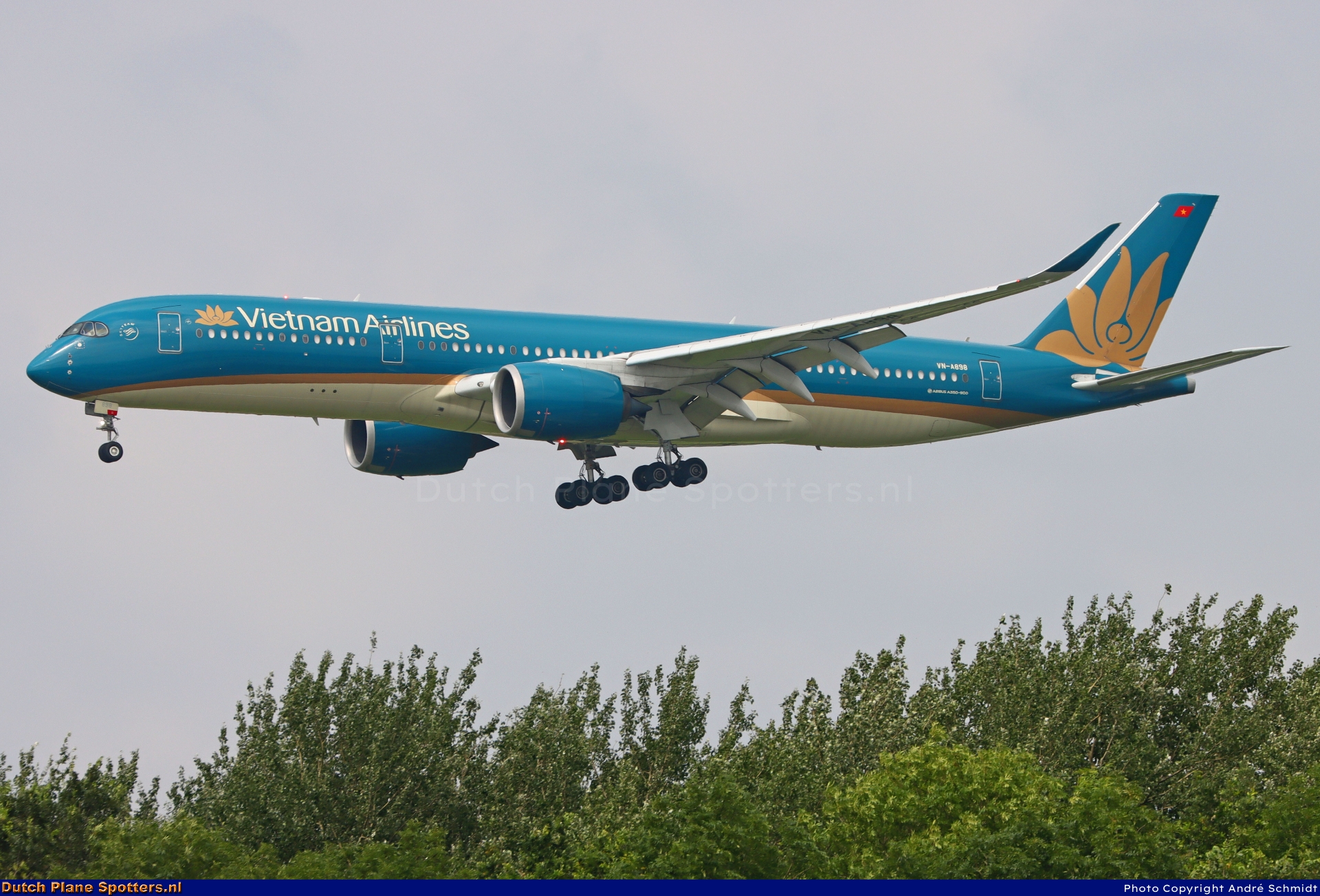 VN-A898 Airbus A350-900 Vietnam Airlines by André Schmidt