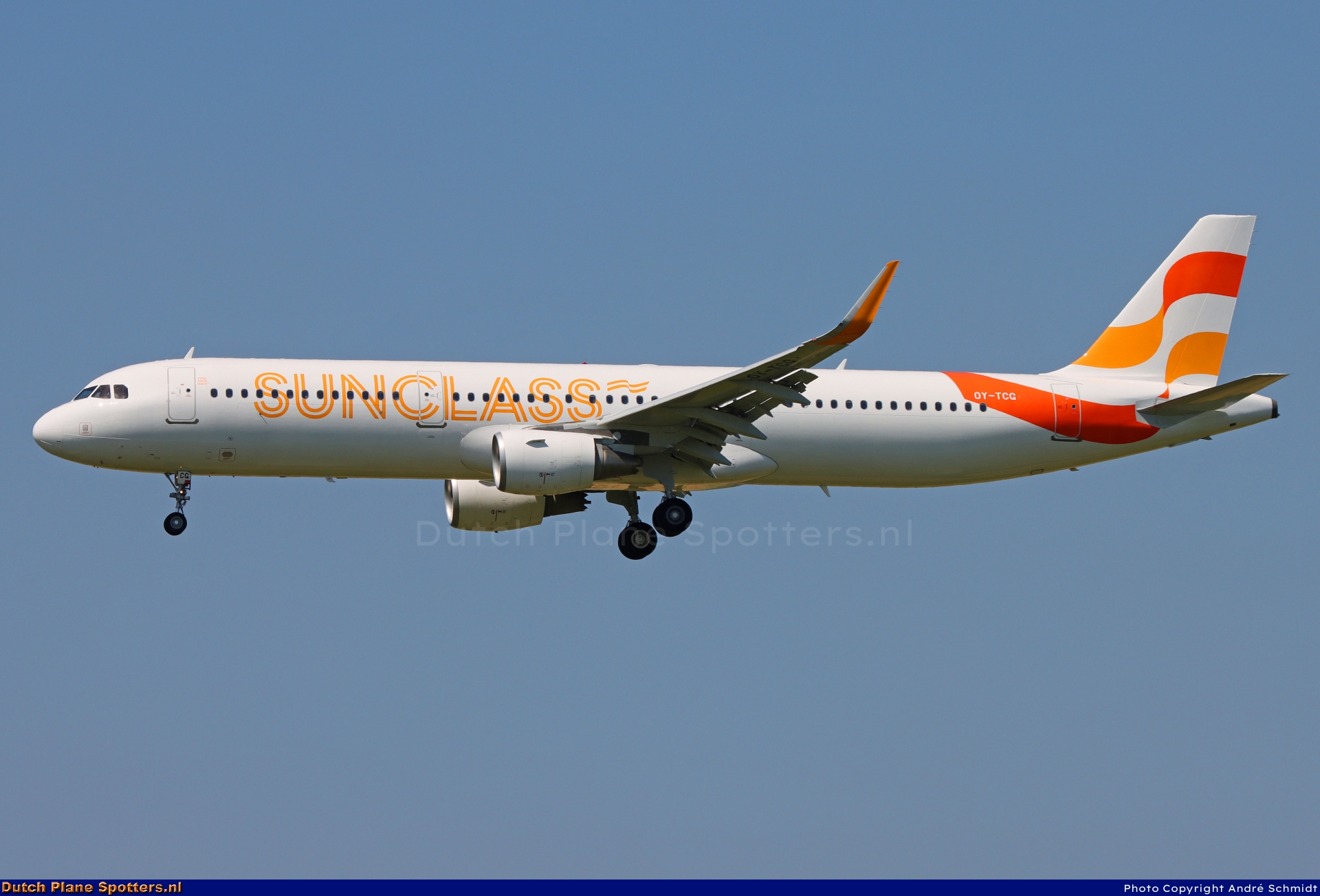 OY-TCG Airbus A321 Sunclass Airlines by André Schmidt