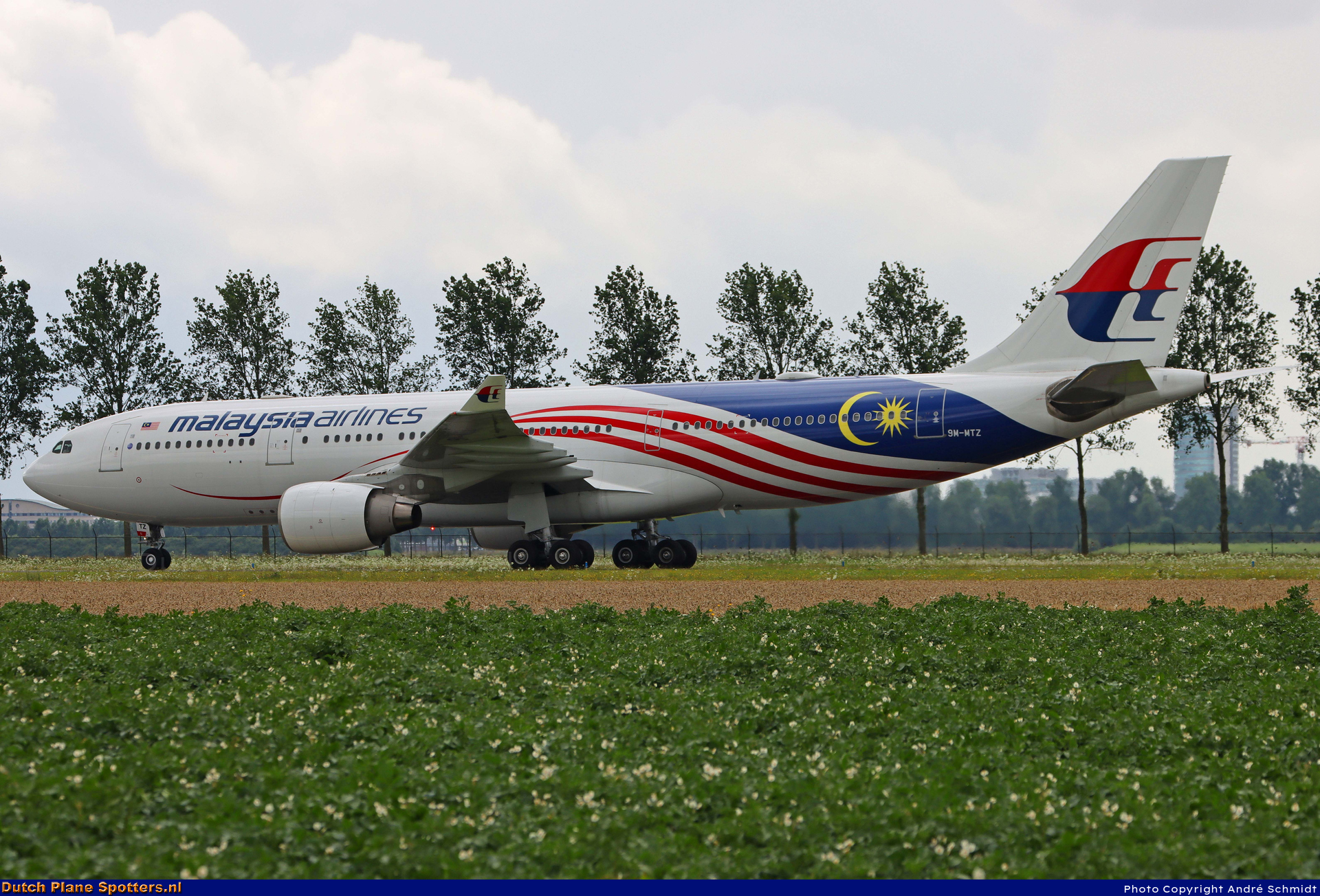 9M-MTZ Airbus A330-200 Malaysia Airlines by André Schmidt