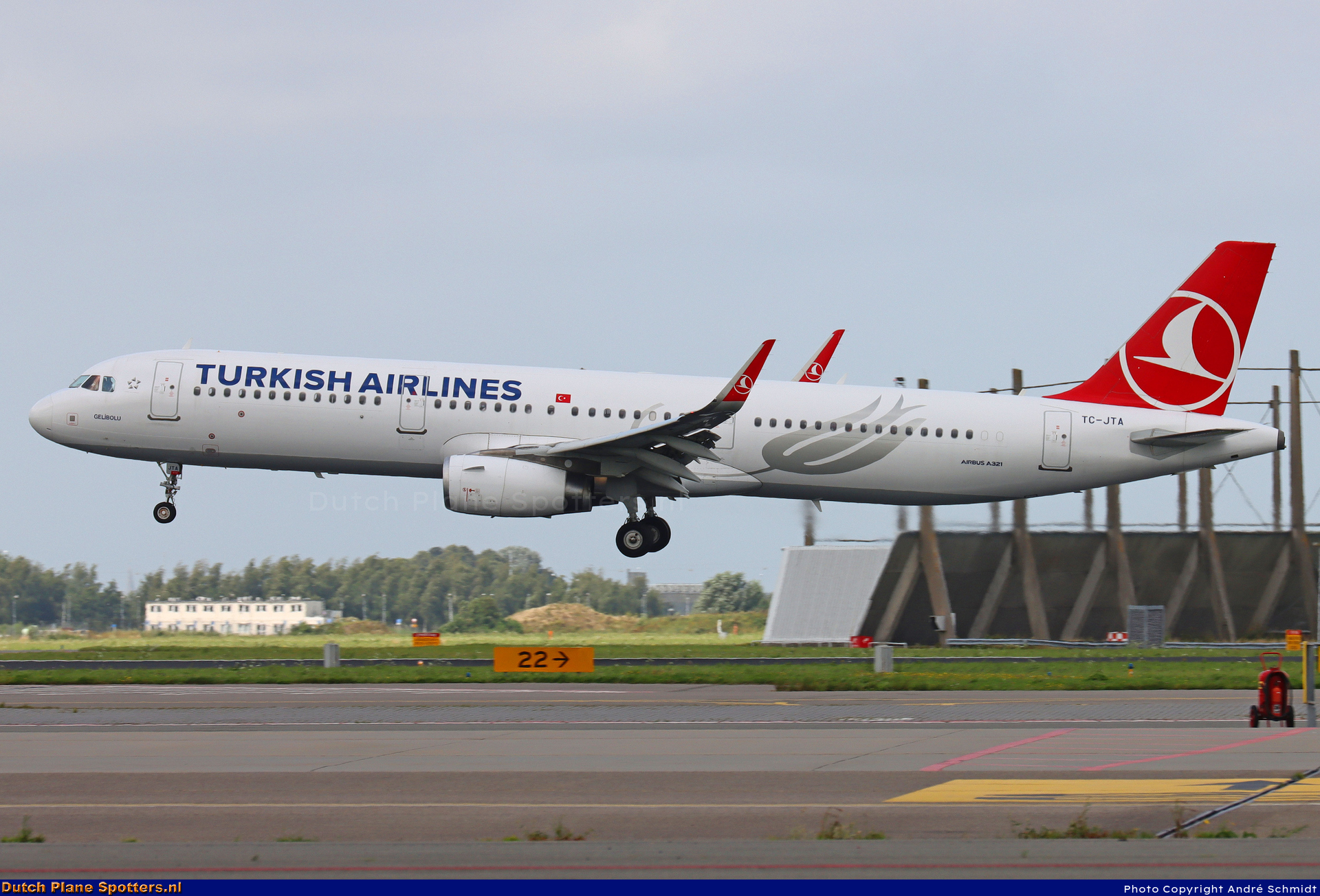 TC-JTA Airbus A321 Turkish Airlines by André Schmidt