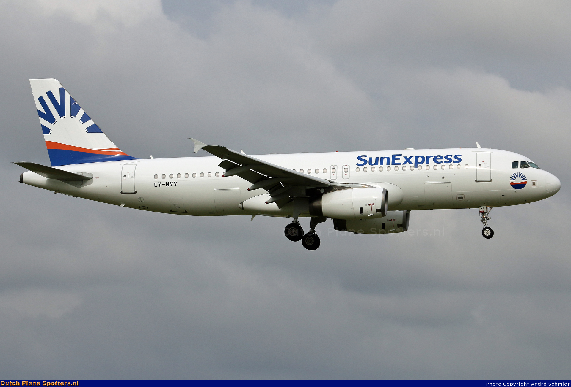 LY-NVV Airbus A320 Avion Express (SunExpress) by André Schmidt