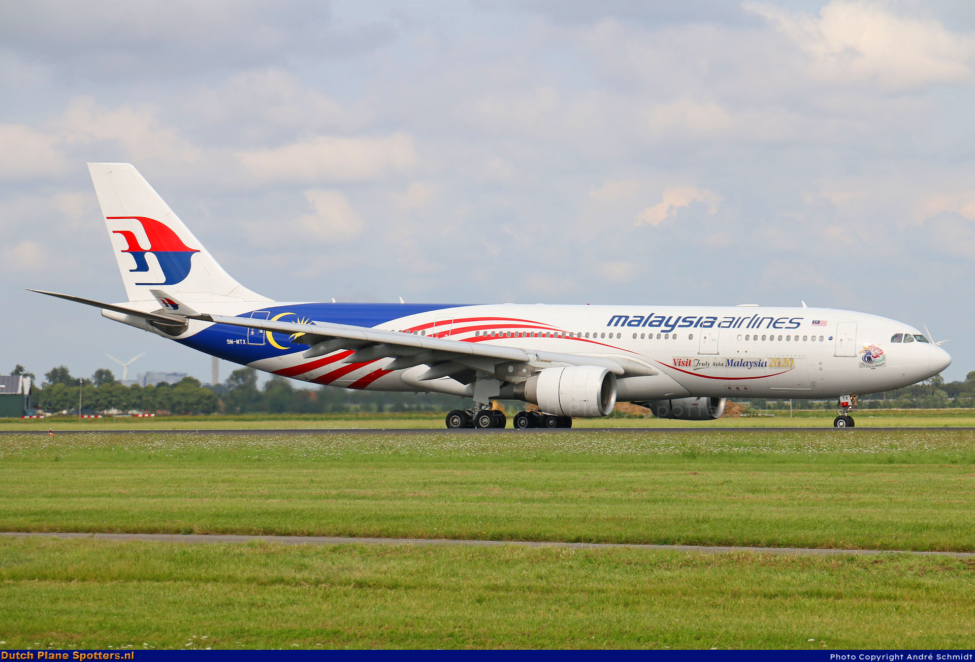 9M-MTX Airbus A330-200 Malaysia Airlines by André Schmidt