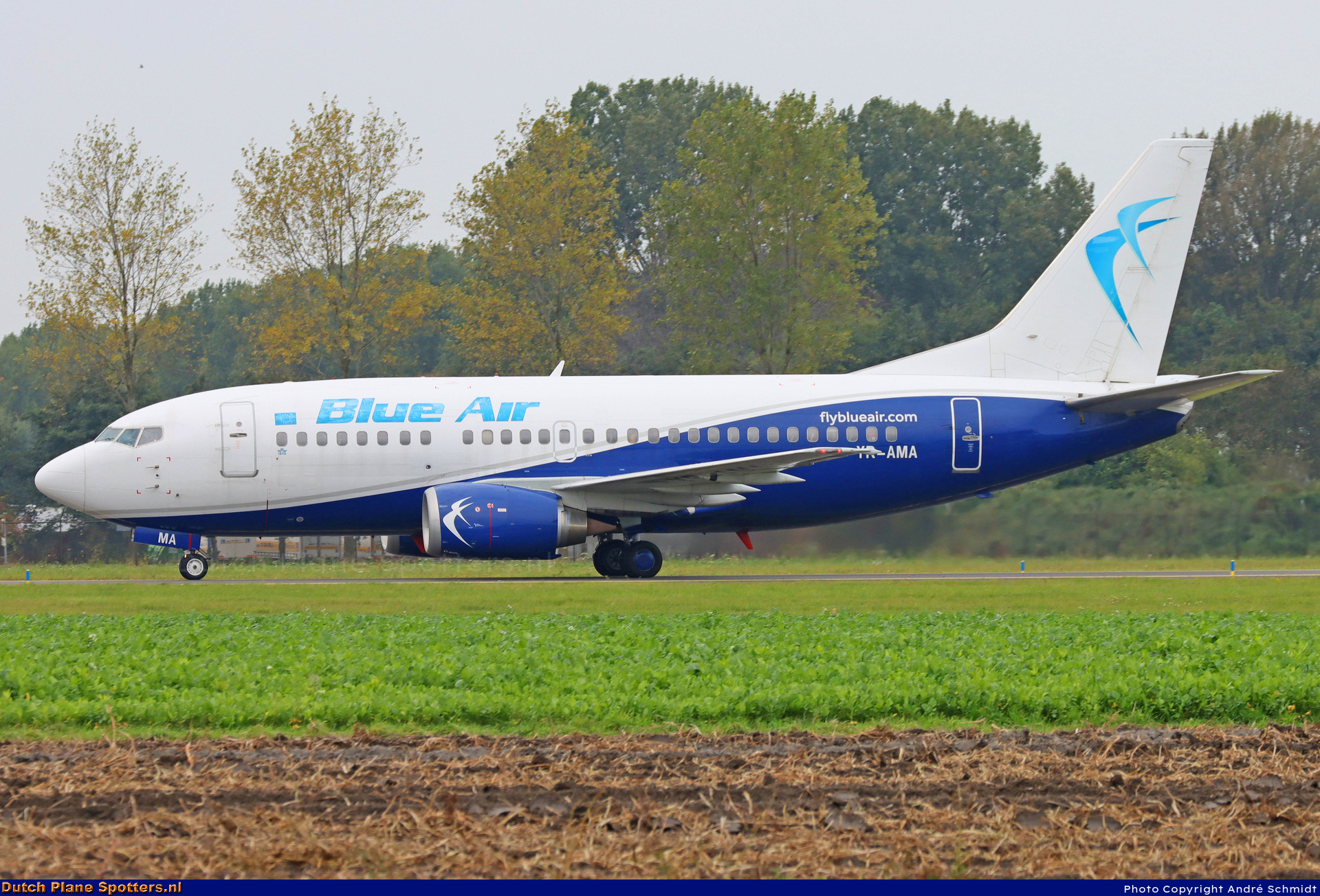 YR-AMA Boeing 737-500 Blue Air by André Schmidt