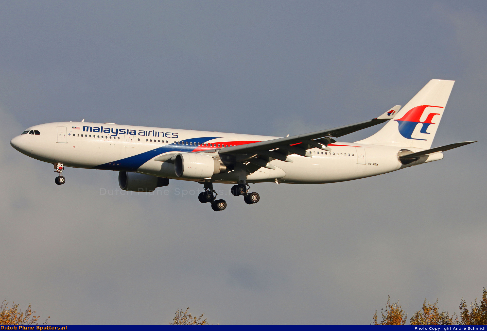 9M-MTW Airbus A330-200 Malaysia Airlines by André Schmidt