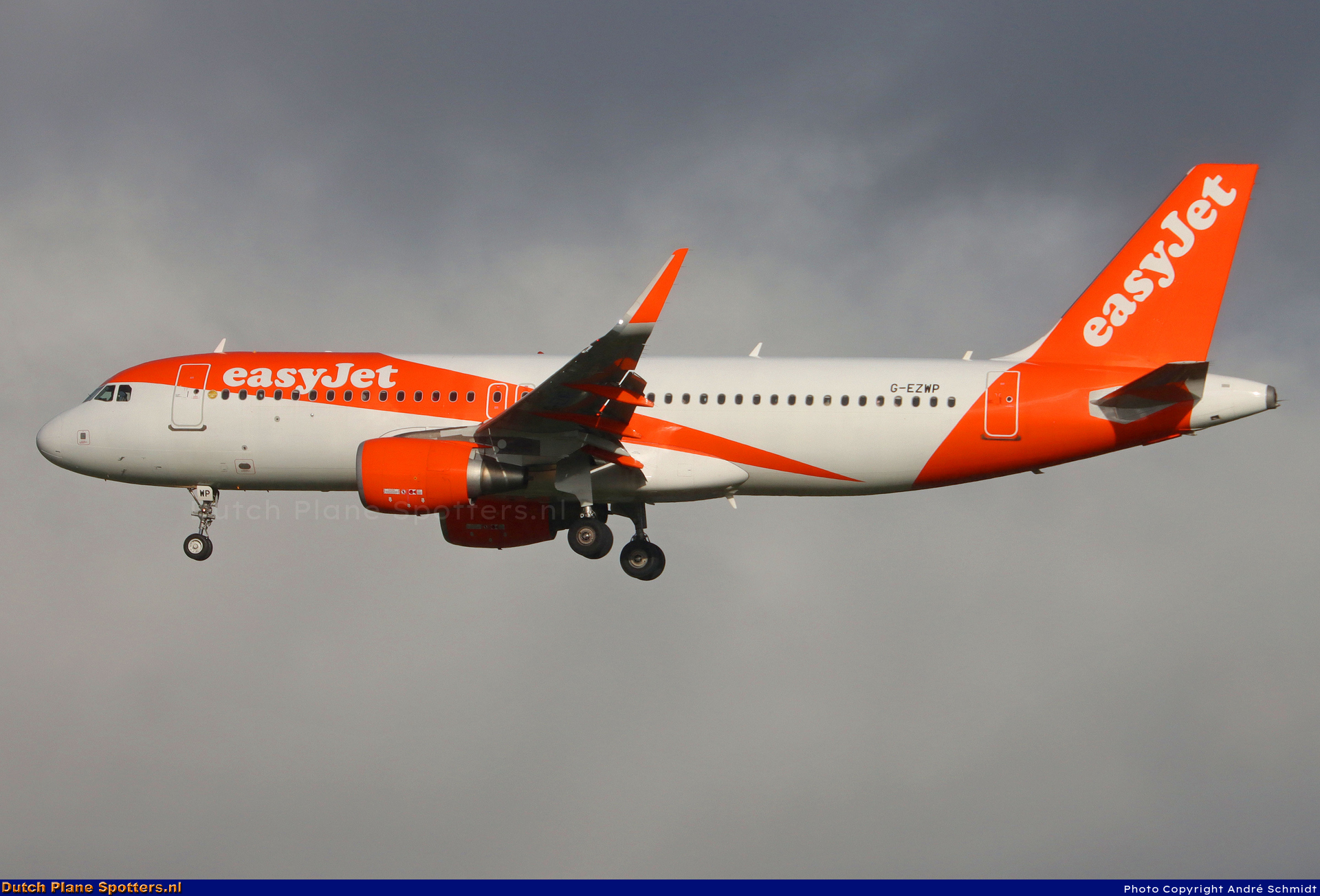 G-EZWP Airbus A320 easyJet by André Schmidt