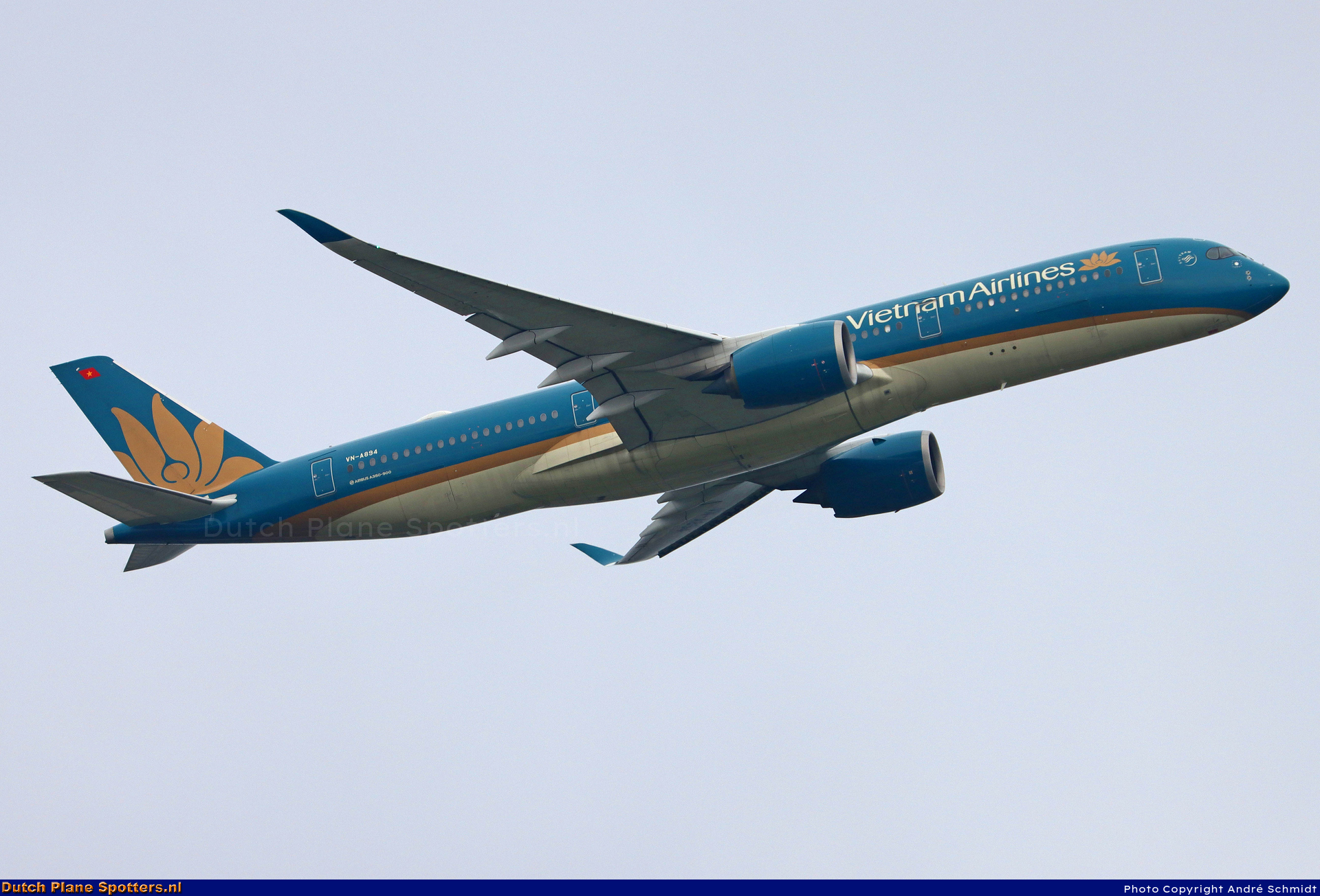 VN-A894 Airbus A350-900 Vietnam Airlines by André Schmidt