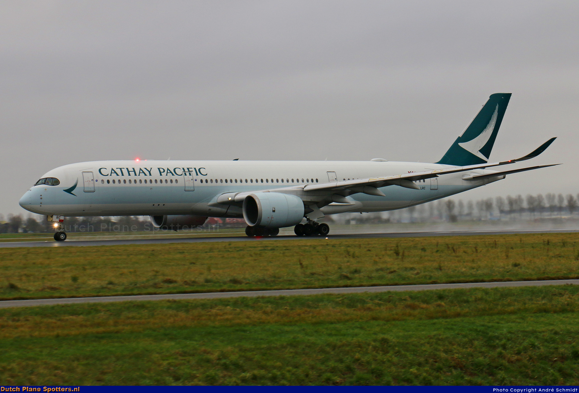 B-LRC Airbus A350-900 Cathay Pacific by André Schmidt