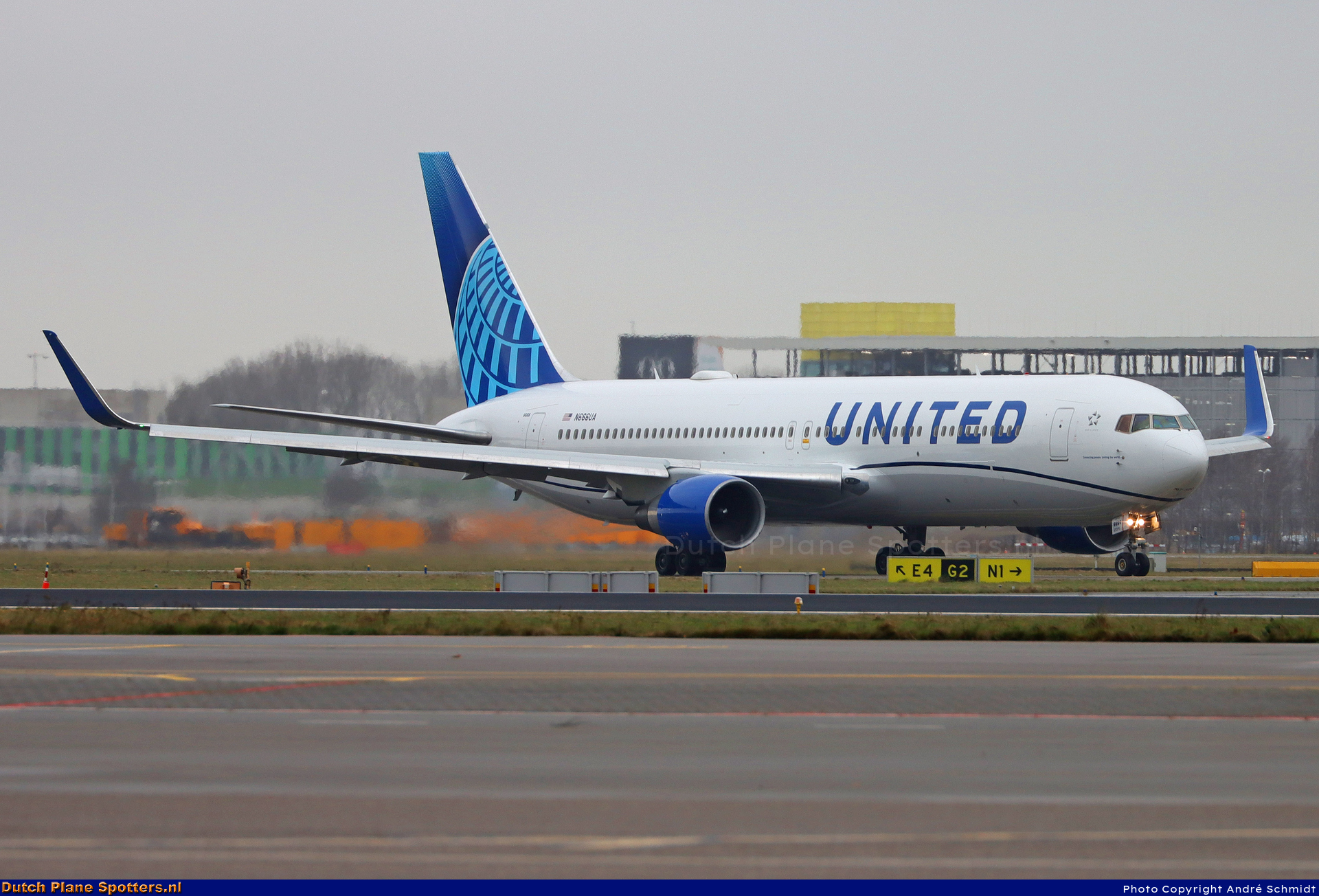 N666UA Boeing 767-300 United Airlines by André Schmidt
