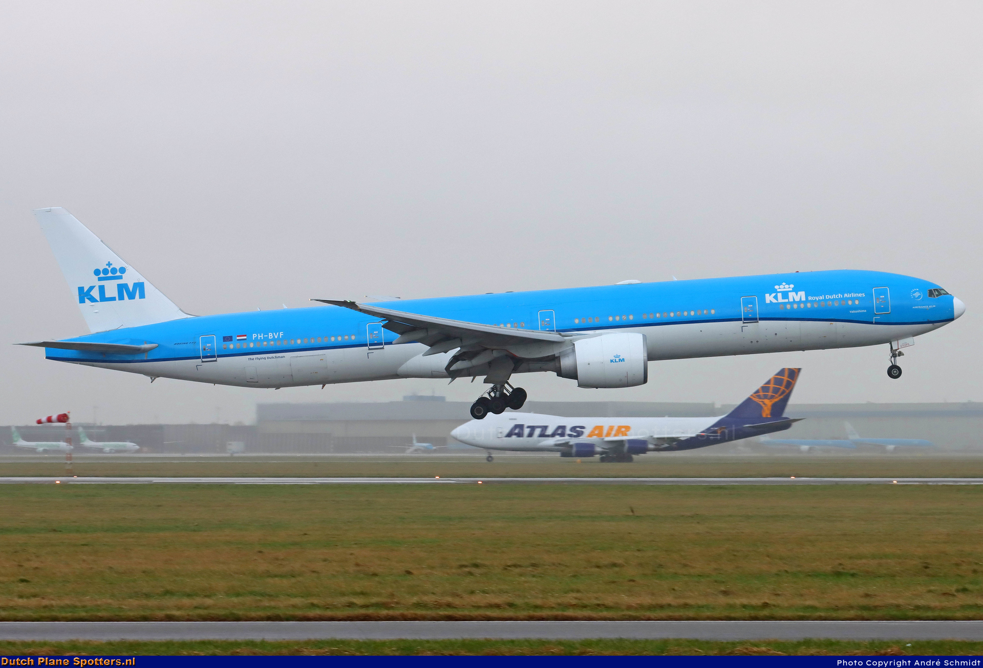 PH-BVF Boeing 777-300 KLM Royal Dutch Airlines by André Schmidt